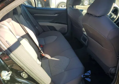 2020 Toyota Camry Le z USA, uszkodzony, nr VIN 4T1C11AK3LU996855